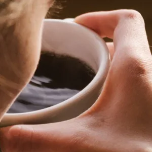 Estudo revela como o café pode ajudar a combater o envelhecimento