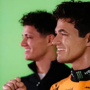 F1 Lando Norris ganha estátua de cera após vitória em 2025