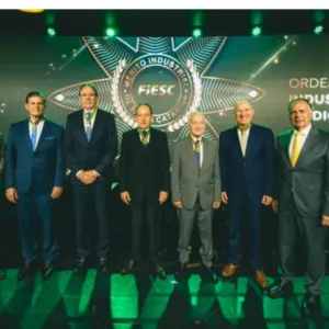 FIESC entrega Ordem do Mérito Industrial 2026 e homenageia cinco líderes da indústria catarinense