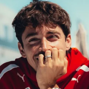 Ferrari renova contrato com Charles Leclerc 'parte da família'