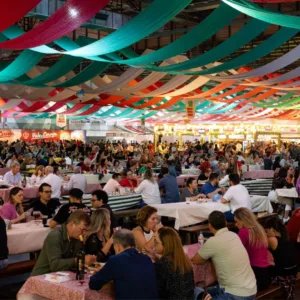 Festitália começa nesta quinta-feira (11) com mais de 120 pratos e atrações em Blumenau