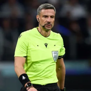 Fifa define arbitragem para estreia do Brasil na Copa