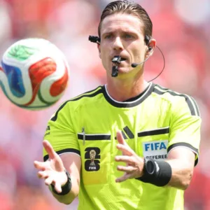 Fifa escala catarinense Ramon Abatti para apitar Suíça x Canadá.| Foto: Reprodução SBT Sports / Divulgação
