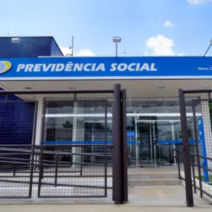 Filhos de vítimas de feminicídio podem receber benefício do INSS; entenda