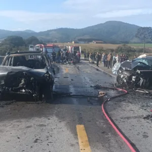 Grave acidente com incêndio interdita a BR-282 na Serra de SC