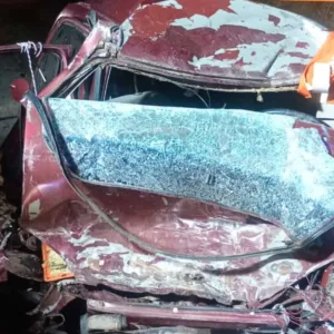 Homem de 35 anos morre após batida entre carro e caminhão na BR-280 em SC