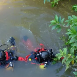 Homem desaparece após pular de ponte para salvar mulher em Itajaí