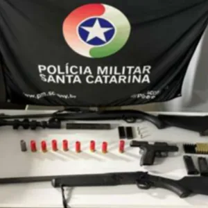 Homem é preso após ameaçar mulher e tentar acessar armas