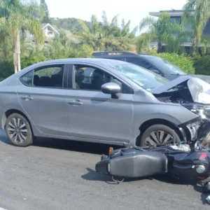 Homem morre após grave acidente entre carro e motocicleta em Florianópolis
