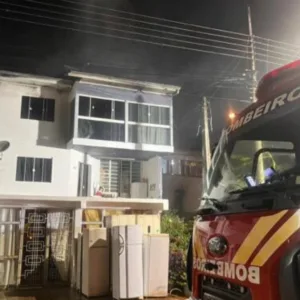 Homem morre carbonizado durante incêndio em residência em SC