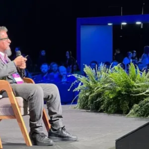 João Santana diz que Brasil é mais pragmático do que ideológico em palestra no Summit Cidades