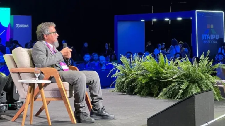 João Santana diz que Brasil é mais pragmático do que ideológico em palestra no Summit Cidades