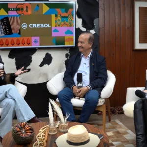 Jorginho Mello anuncia duplicação da BR-282 e destaca crescimento do turismo na Festa do Pinhão