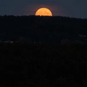 Lua de Morango poderá ser vista nesta segunda; saiba horário