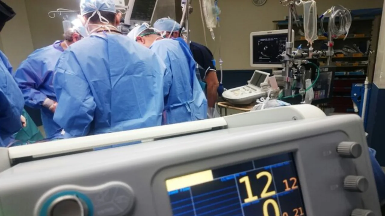 Mãe será ressarcida por despesas em UTI particular após falta de vaga na rede pública