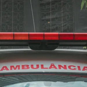 Menino de 11 anos que sofreu queimaduras após explosão segue internado