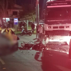 Motociclista morre em acidente com caminhão na BR-101
