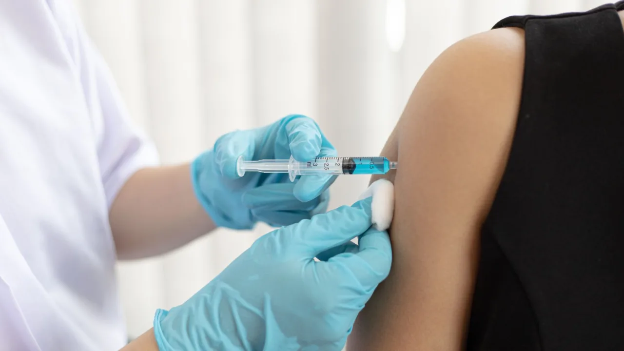 Nova vacina contra pneumonia e meningite chega a Florianópolis; veja quem pode tomar