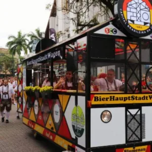 Oktoberfest Blumenau 2026 terá oito desfiles; veja datas e horários