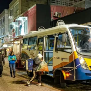 Operação Frio Intenso faz abordagens e distribui cobertores em Florianópolis