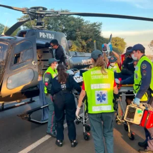 Policial da PRF é atropelado durante blitz na BR-282 em SC e precisa ser resgatado de helicóptero