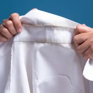 Pouca gente conhece o truque das 2 colheres para deixar roupas brancas novamente
