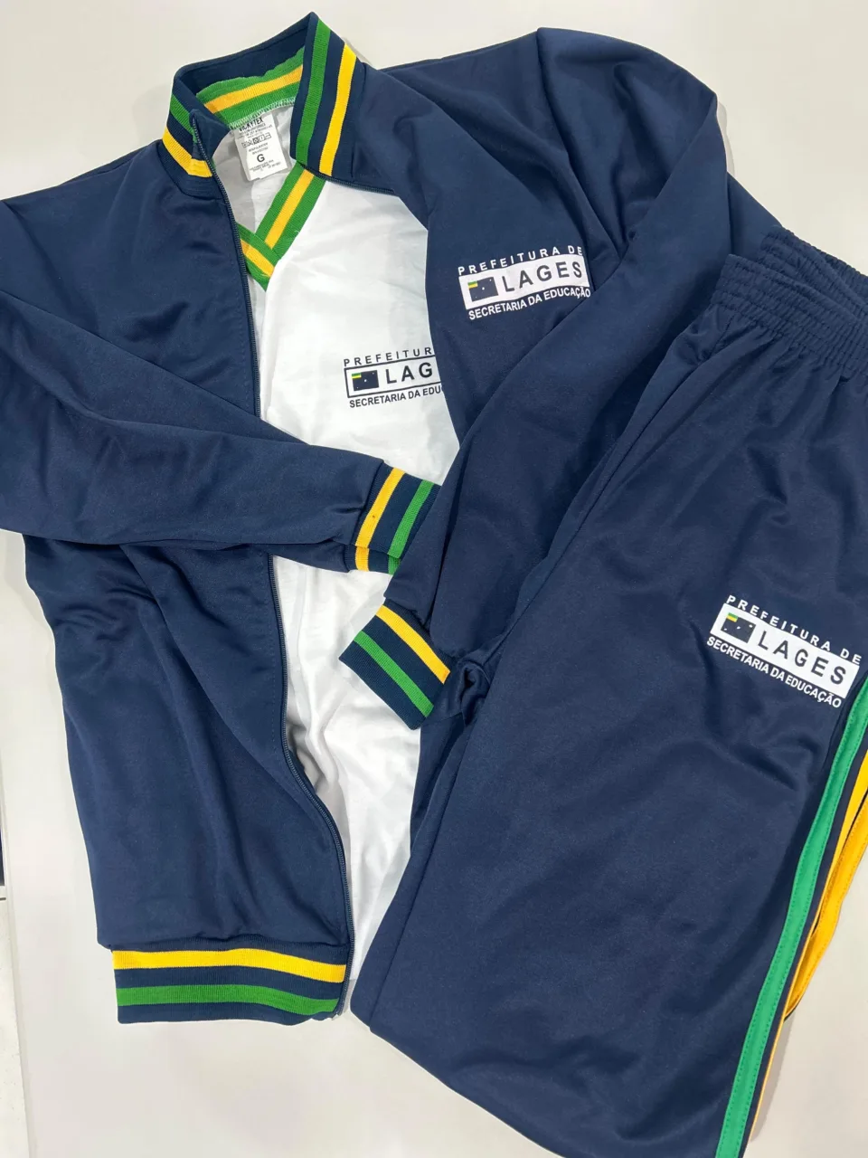 Prefeitura de Lages inicia distribuição de novos uniformes para o Sistema Municipal