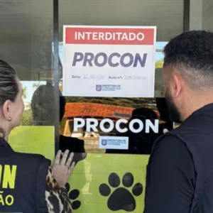 Procon interdita pet shop em Florianópolis após encontrar produtos vencidos - Imagem: reprodução