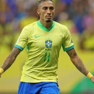 Raphinha tem lesão confirmada e pode ficar fora do próximo jogo do Brasil