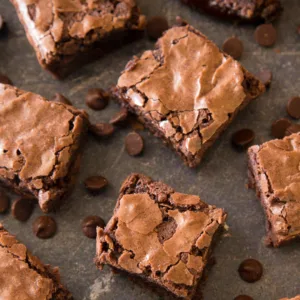 Receita de brownie de três chocolates