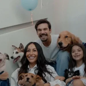 Sabrina Sato revela sexo do bebê em chá com a família