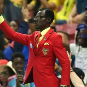 Saiba quem é 'Lumumba Vea', torcedor que chamou atenção em jogo do Congo | Foto: Reprodução/Redes sociais via SBT News