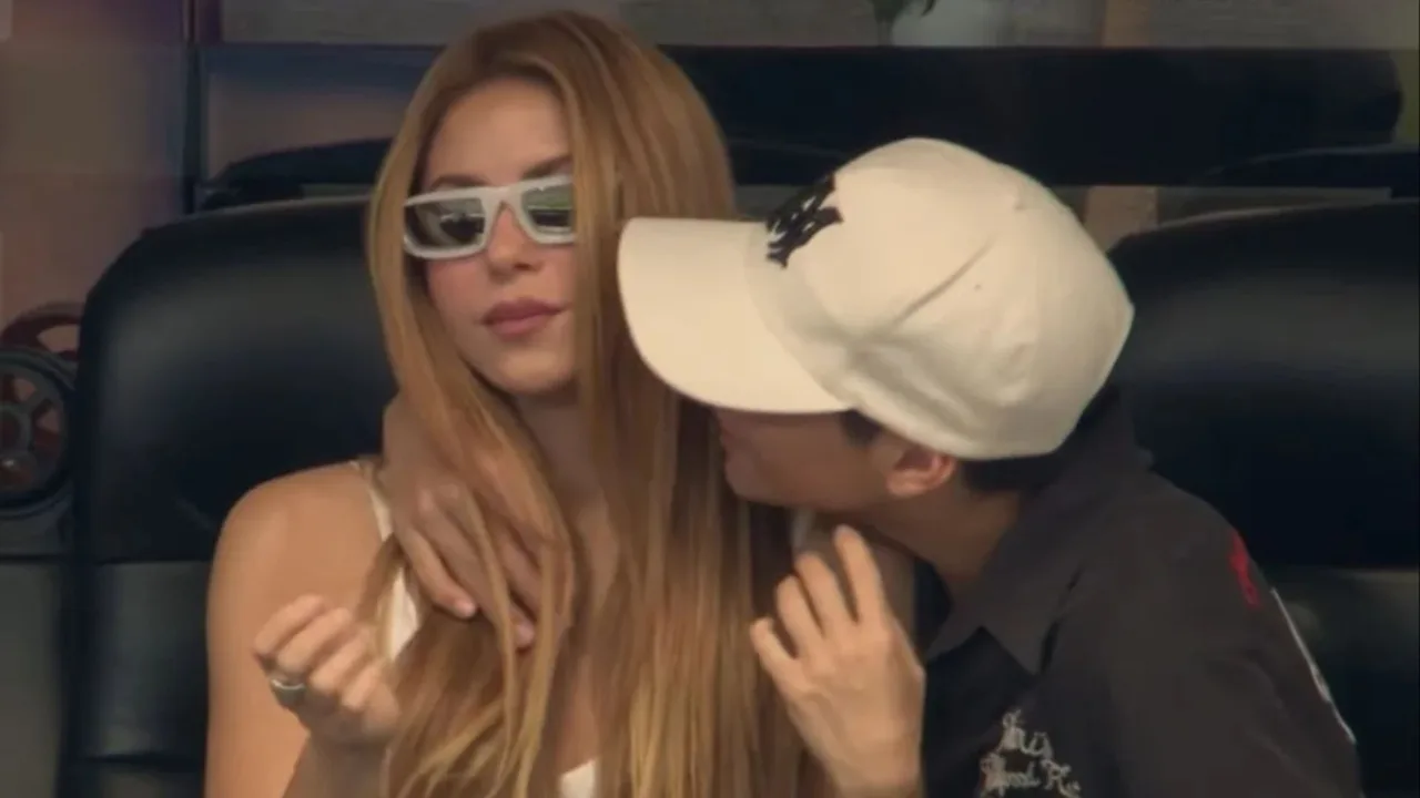 Shakira movimenta redes sociais após receber beijo durante jogo da Argentina
