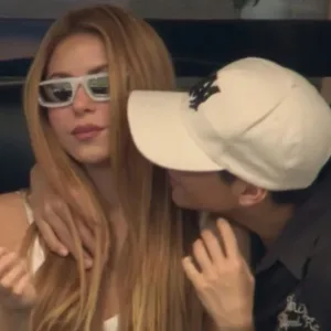 Shakira movimenta redes sociais após receber beijo durante jogo da Argentina | Foto: Reprodução/Metrópoles