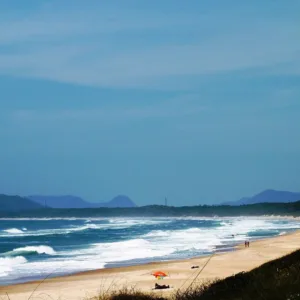 Surfista de 47 anos morre após afogamento em praia de SC