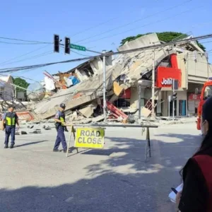 Terremoto de magnitude 7,8 deixa 15 mortos e 129 feridos nas Filipinas