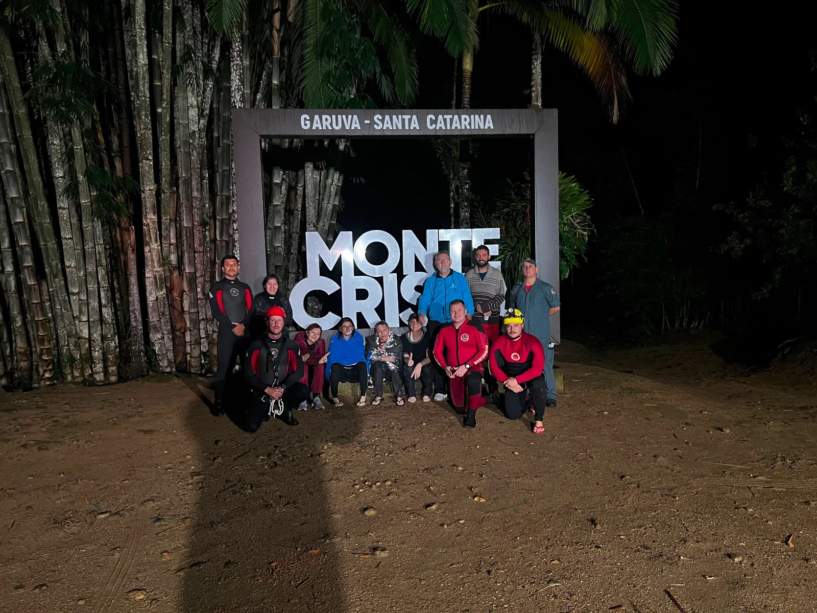 Trilheiras são resgatadas após ficarem ilhadas no Monte Crista em Garuva