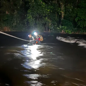 Trilheiras são resgatadas após ficarem ilhadas no Monte Crista em Garuva