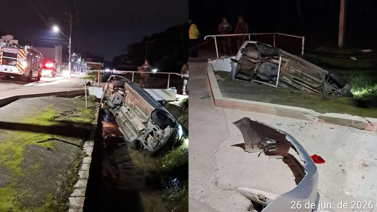 VÍDEO: carro capota, cai em ribeirão e deixa motorista gravemente ferido em SC