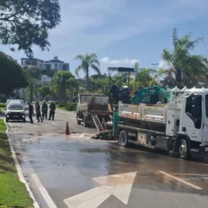 Vazamento de gás e água causa bloqueio em Coqueiros