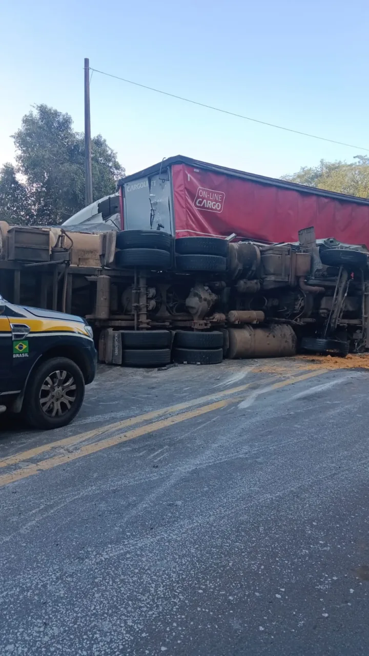 Colisão frontal entre caminhões deixa uma vítima fatal na BR-116