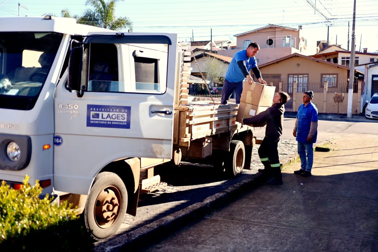 Lages inicia entrega de 15 mil jaquetas de inverno na rede municipal