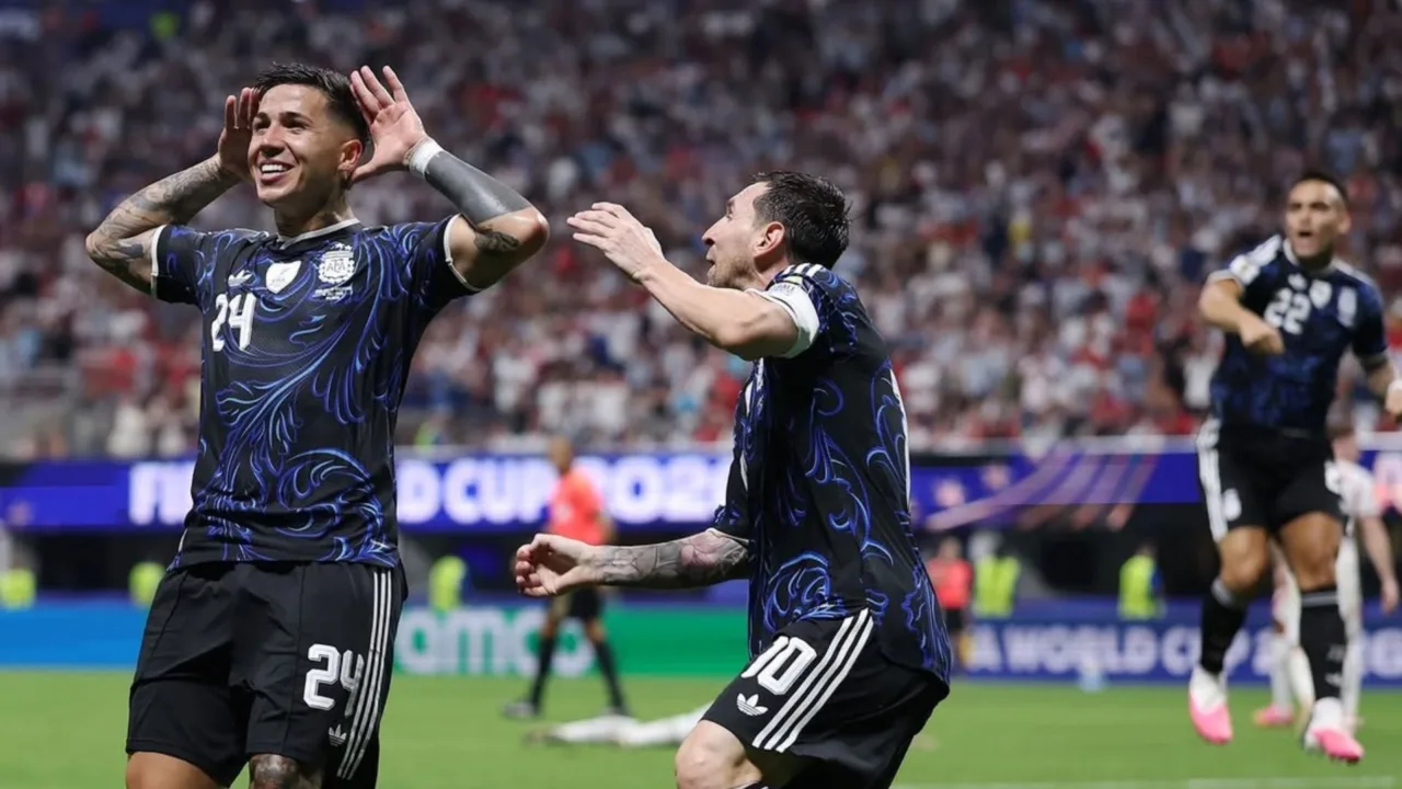 Argentina vence Inglaterra de virada e avança à final
