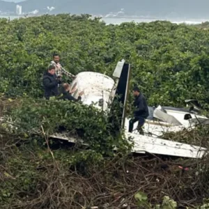 Avião de pequeno porte cai em Navegantes