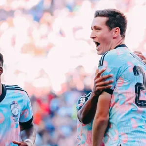 Bélgica goleia EUA e avança às quartas da Copa