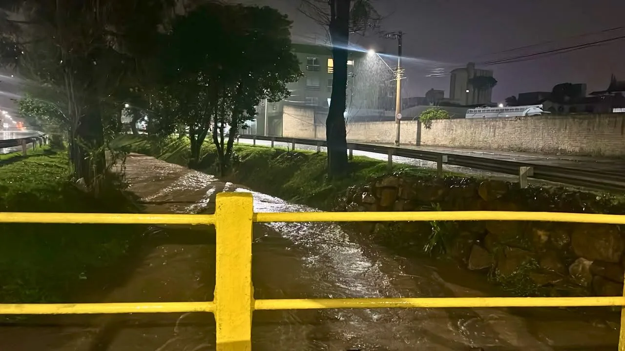 Chuva forte mobiliza a Defesa Civil em Lages nesta quarta