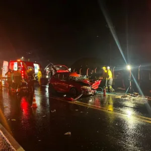 Chuvas intensas provocam sequência de acidentes em Lages