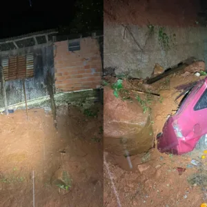 Deslizamento de terra assusta moradores e família é retirada de casa durante a madrugada em SC