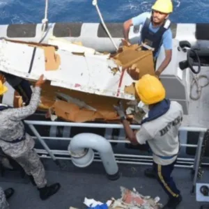 Destroços de Boeing 737 são encontrados no Paquistão