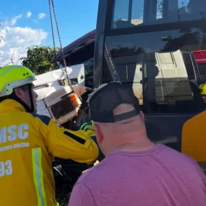 Duas pessoas morrem em acidente entre carro e caminhão em SC